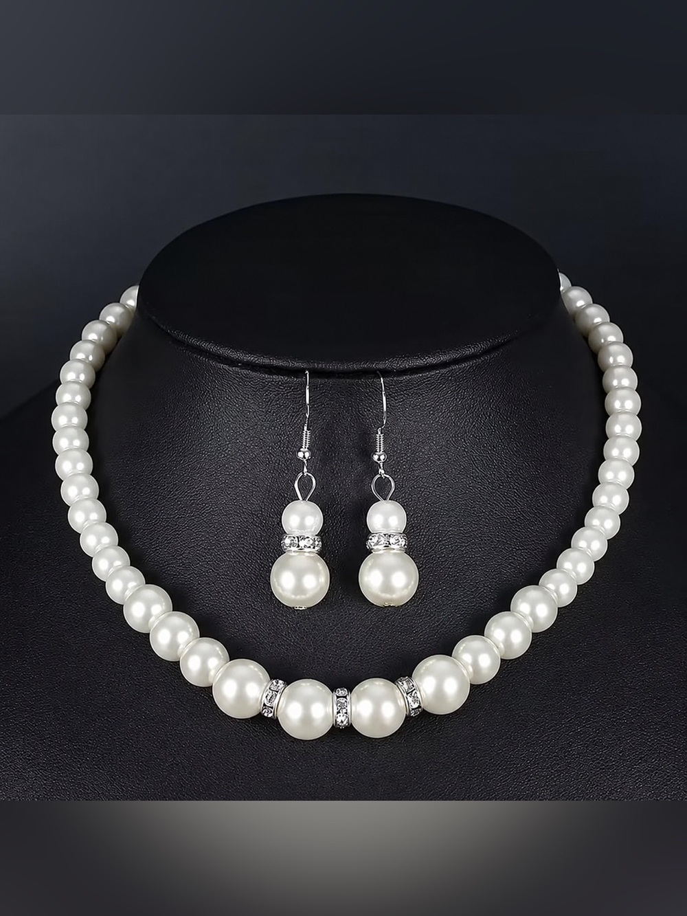 Beautiful Pearls Necklace And Earrings Set Perfect for night or day outfits